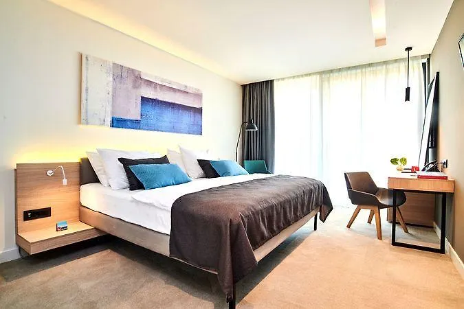 מלון Park Plava Laguna 4*