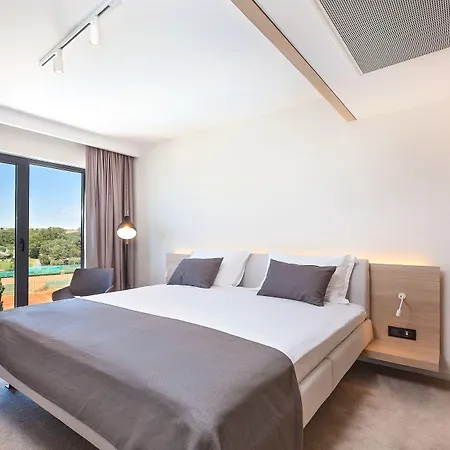 Ξενοδοχείο Park Plava Laguna 4*